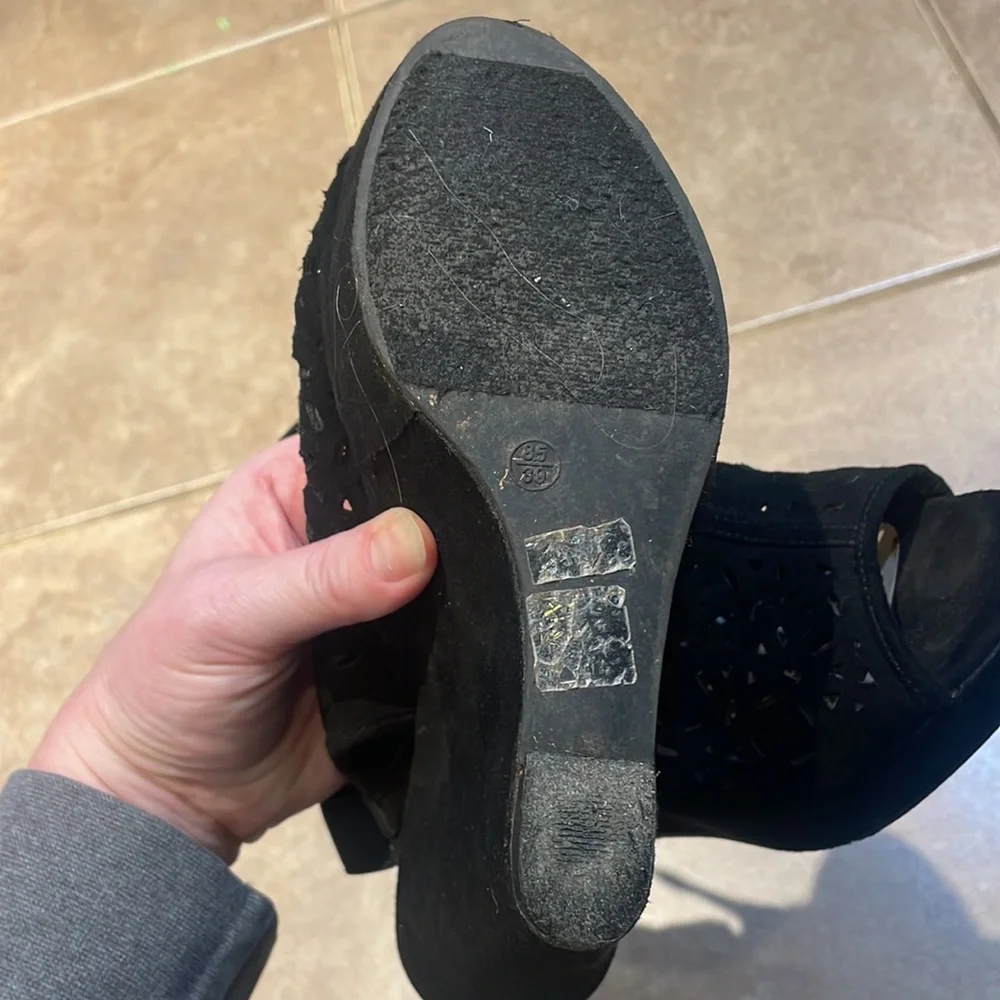 Chinese Laundry black Wedges! 8